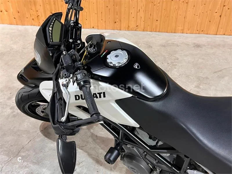 Ducati Hypermotard 796 – Vista 53
