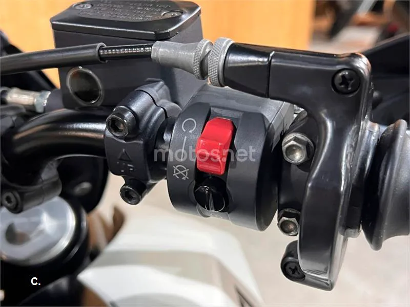 Ducati Hypermotard 796 – Vista 55