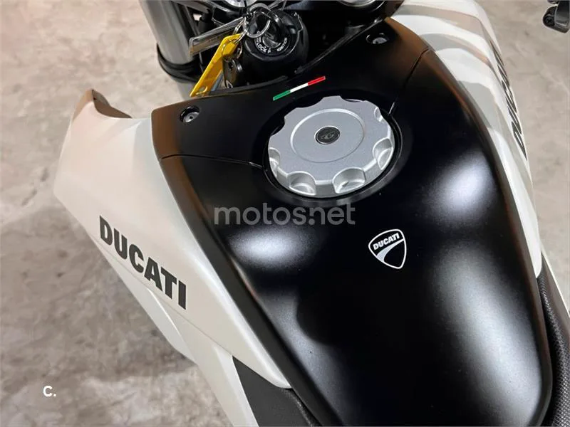 Ducati Hypermotard 796 – Vista 56
