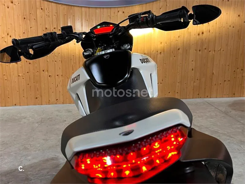 Ducati Hypermotard 796 – Vista 60