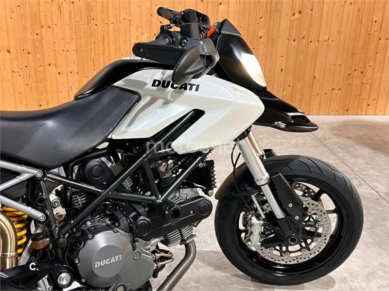 Ducati Hypermotard 796 – Vista 64