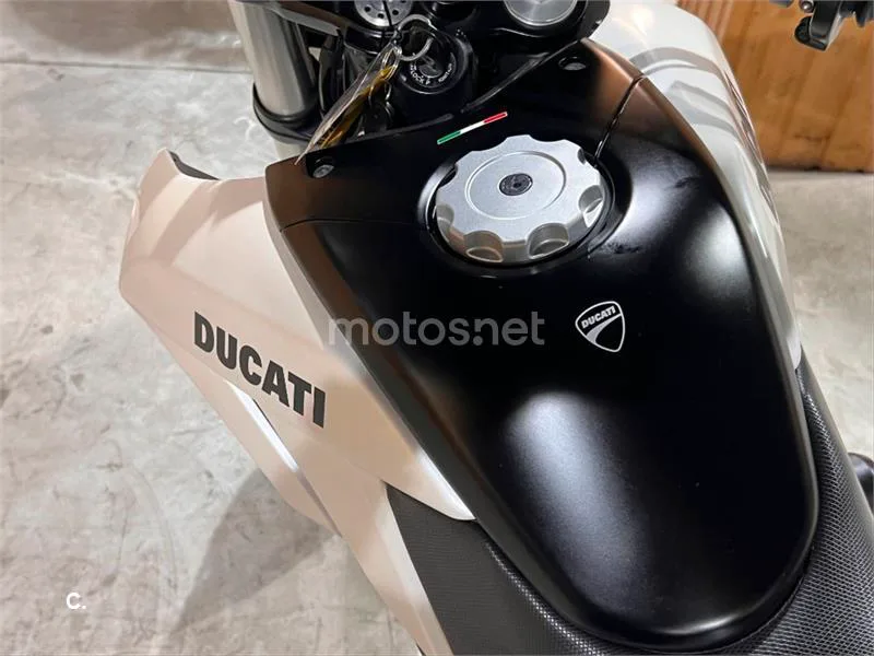 Ducati Hypermotard 796 – Vista 65