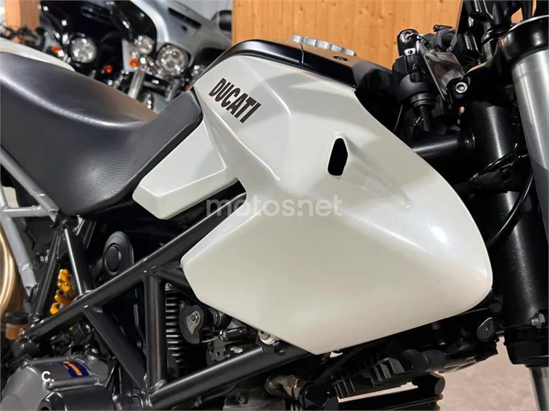 Ducati Hypermotard 796 – Vista 8