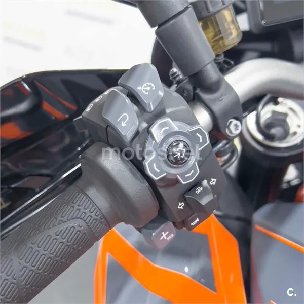 KTM 1290 Super Duke GT – Vista 16