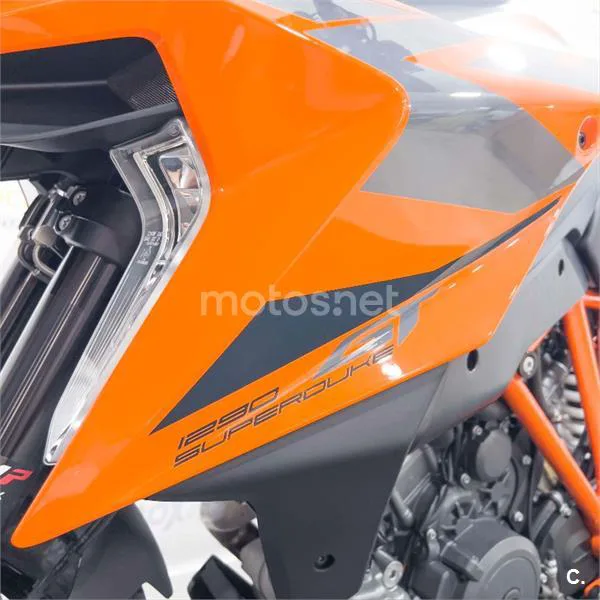 KTM 1290 Super Duke GT – Vista 19