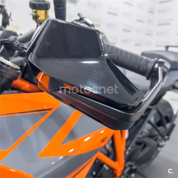 KTM 1290 Super Duke GT – Vista 22