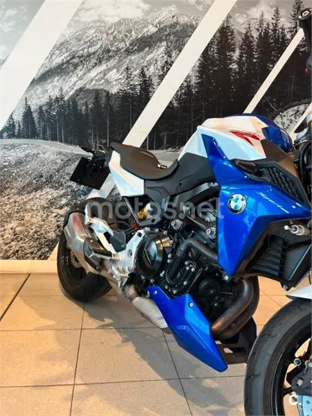 BMW F 900 R – Vista 3