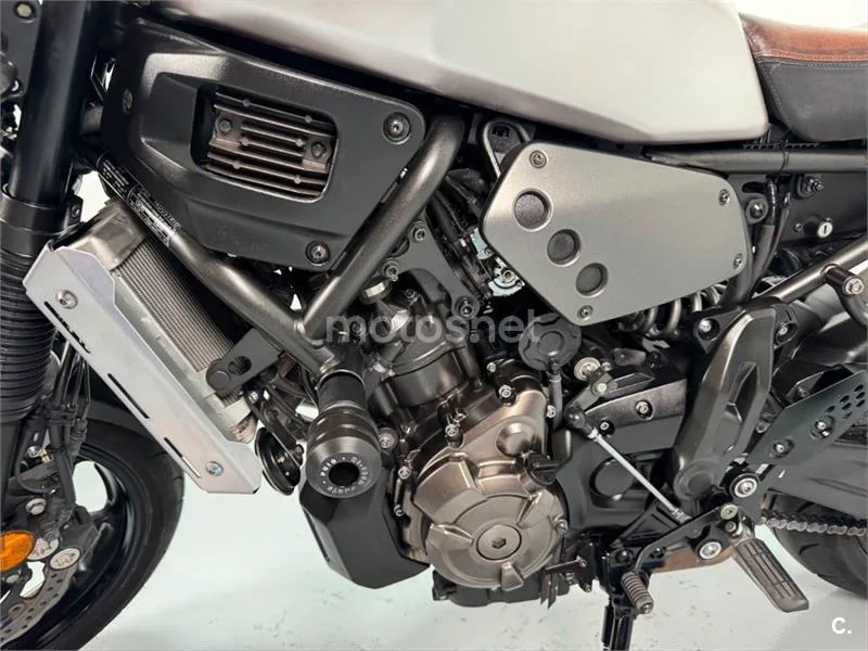 Yamaha XSR 700 – Vista 15