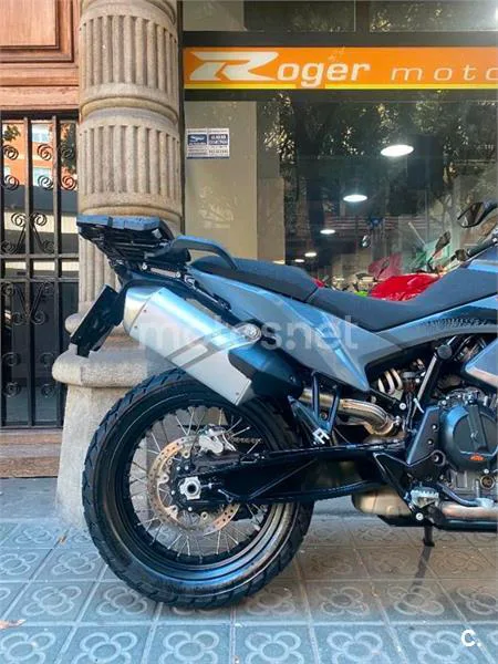KTM 890 – Vista 12