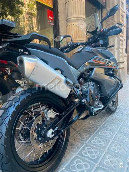 KTM 890 – Vista 14