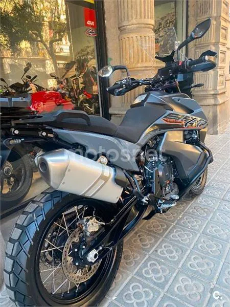 KTM 890 – Vista 15