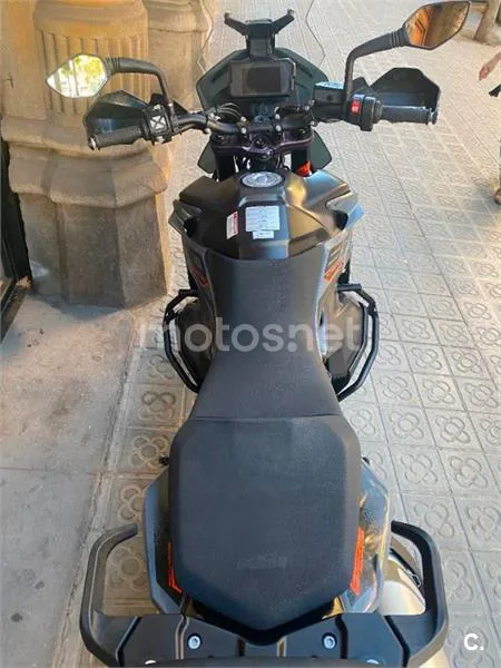 KTM 890 – Vista 16