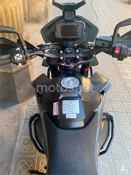 KTM 890 – Vista 18