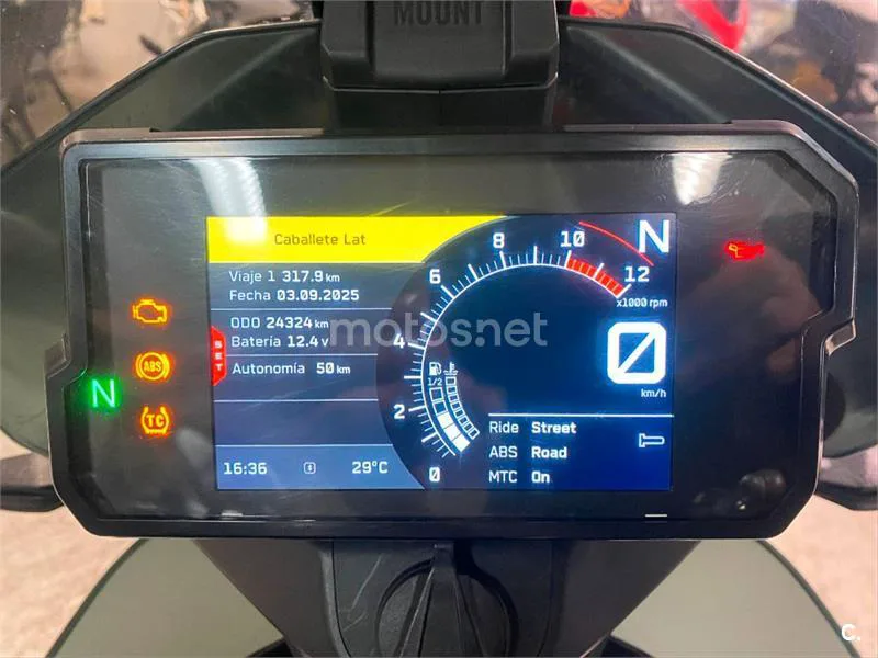 KTM 890 – Vista 21