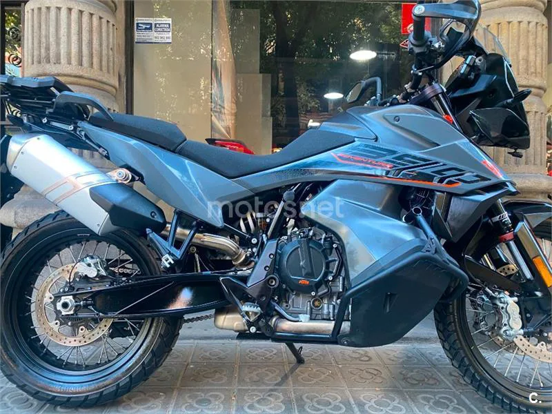 KTM 890 – Vista 4