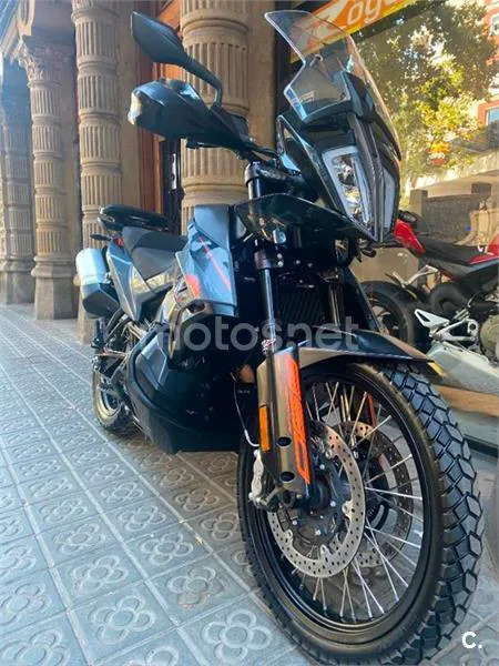 KTM 890 – Vista 7