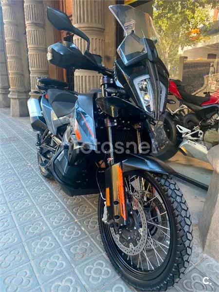 KTM 890 – Vista 8