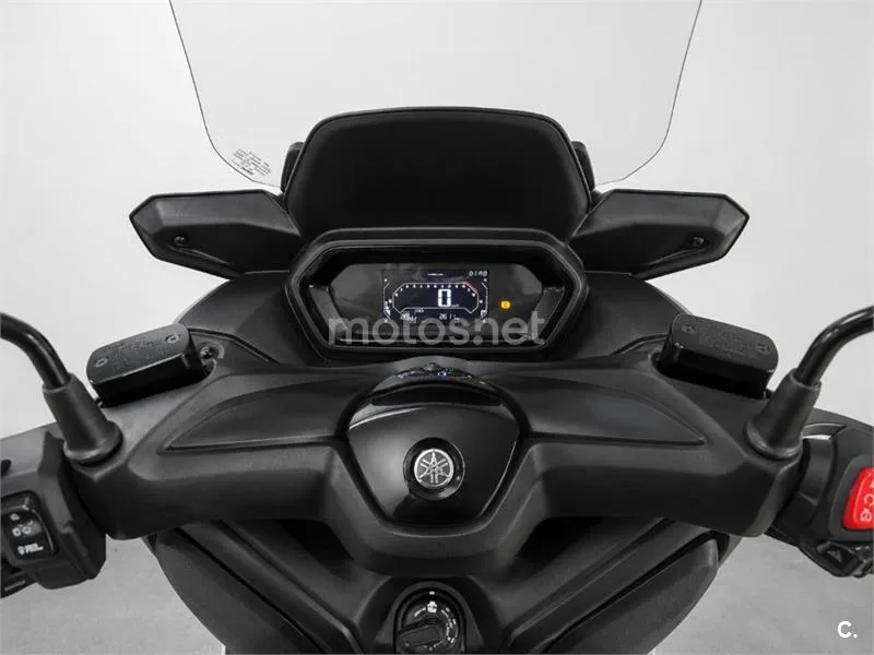 Yamaha XMAX 300 – Vista 12