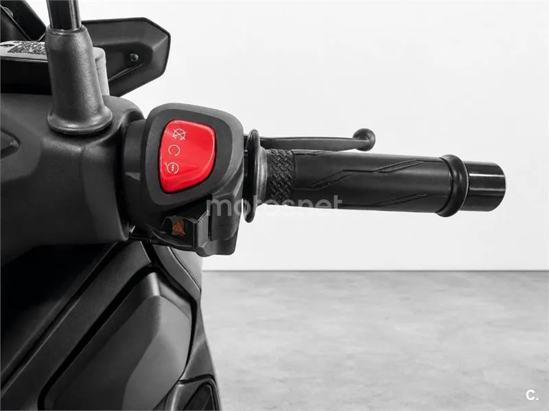 Yamaha XMAX 300 – Vista 13