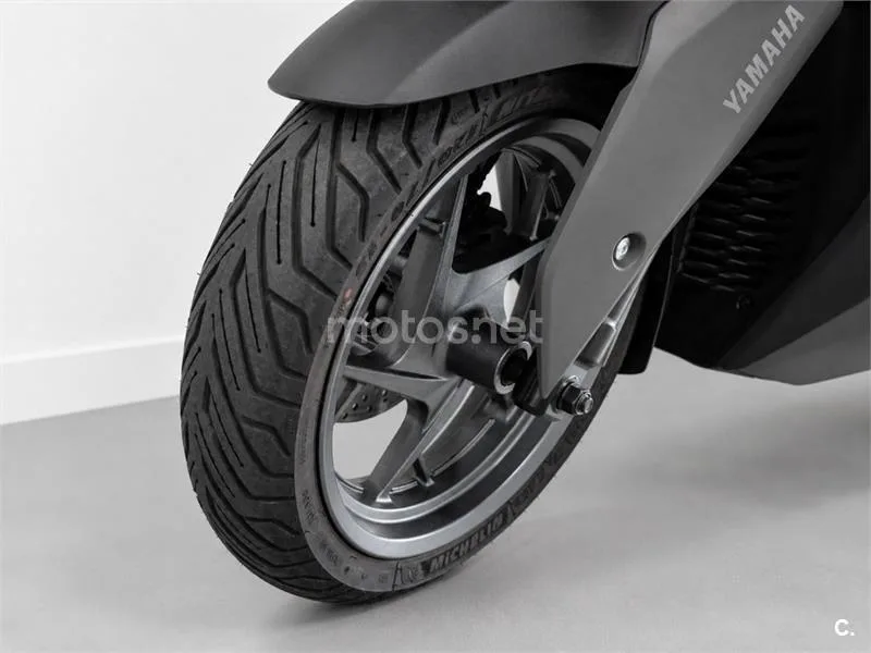 Yamaha XMAX 300 – Vista 8