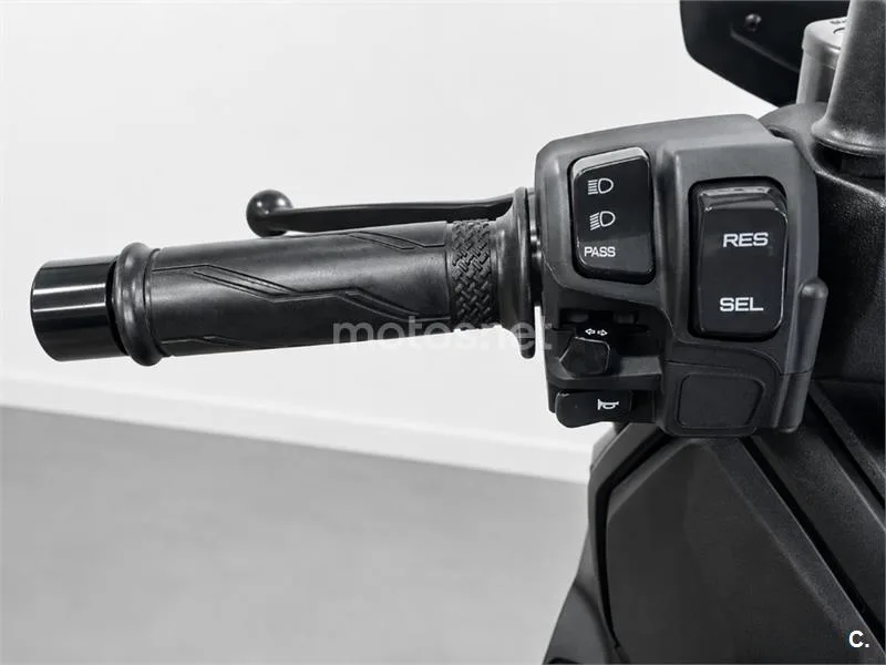 Yamaha XMAX 300 – Vista 10