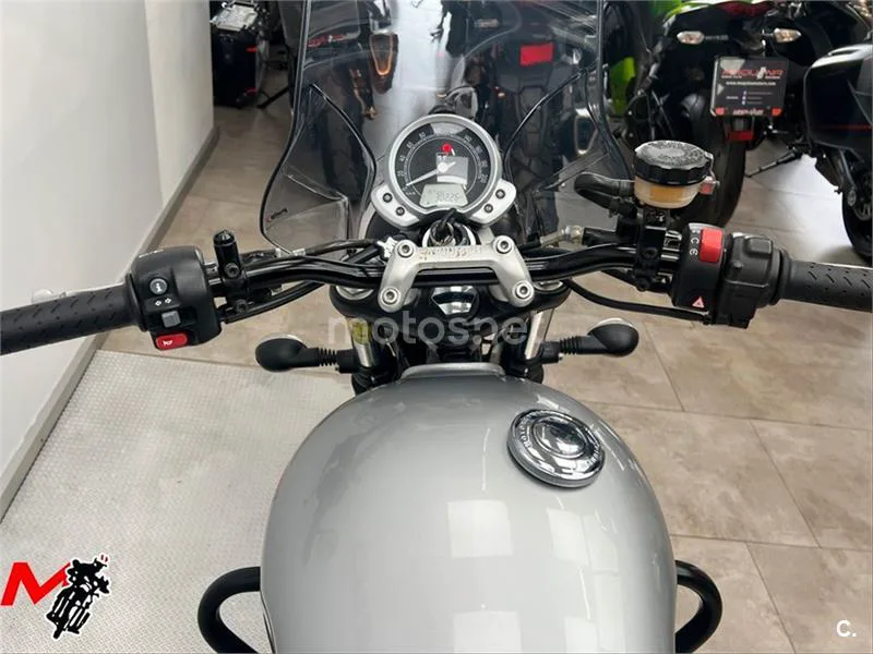 Triumph Street Twin – Vista 9