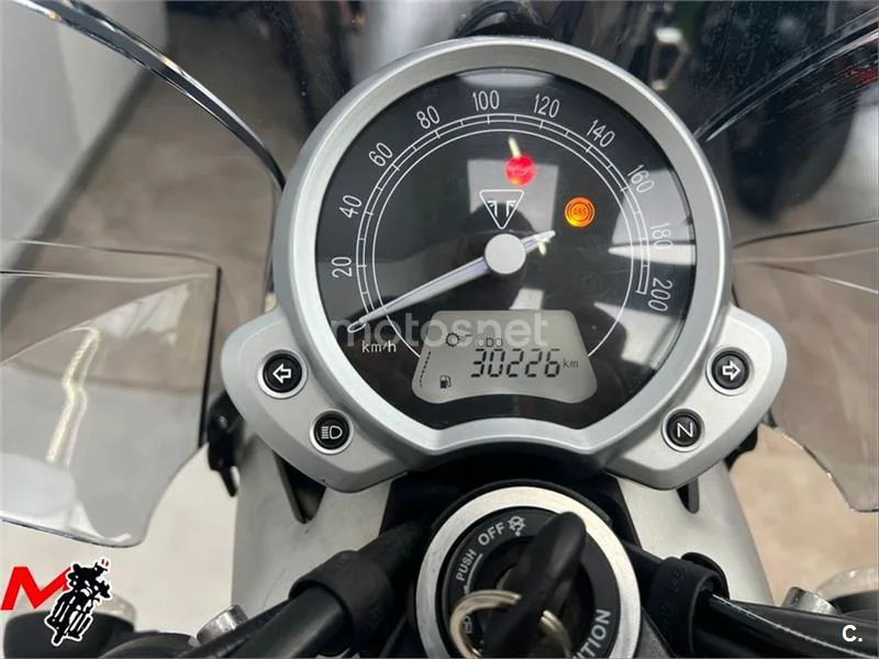 Triumph Street Twin – Vista 10