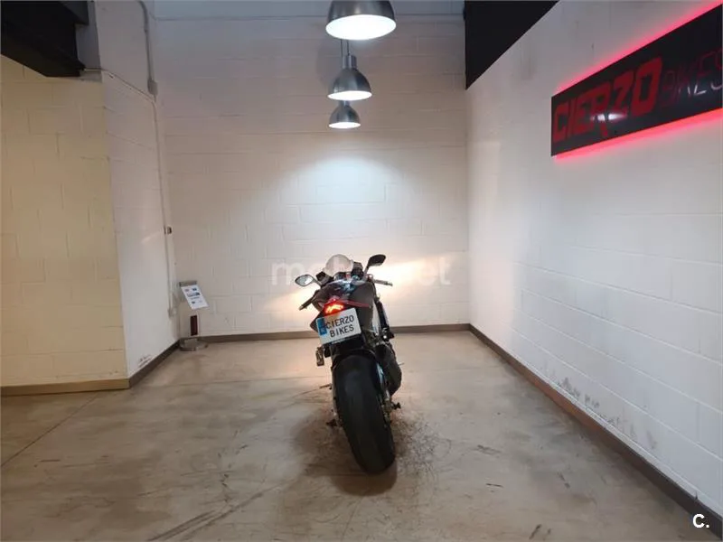 Aprilia RSV4 Factory – Vista 16
