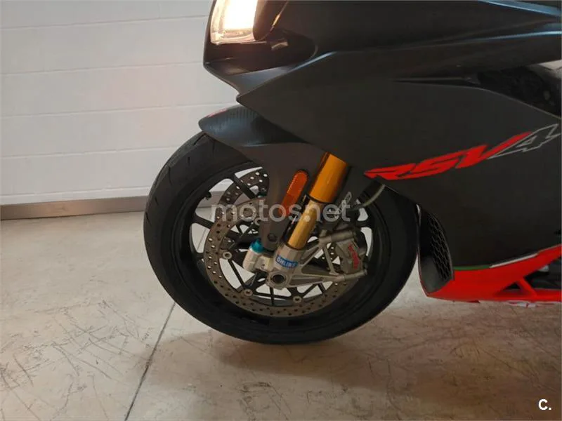 Aprilia RSV4 Factory – Vista 17