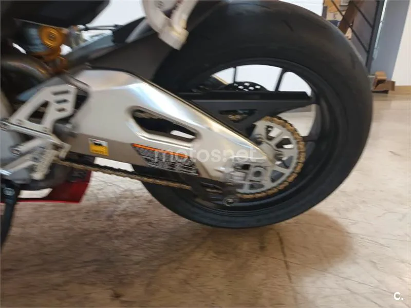 Aprilia RSV4 Factory – Vista 18