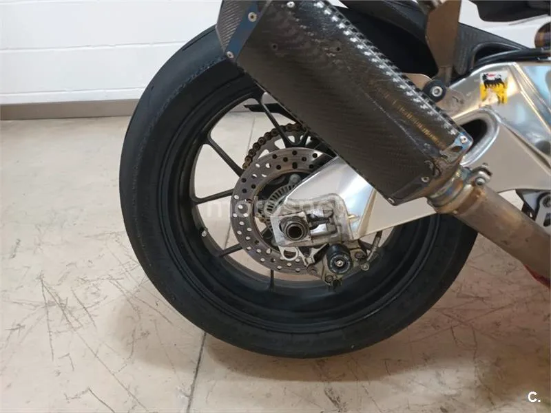 Aprilia RSV4 Factory – Vista 19