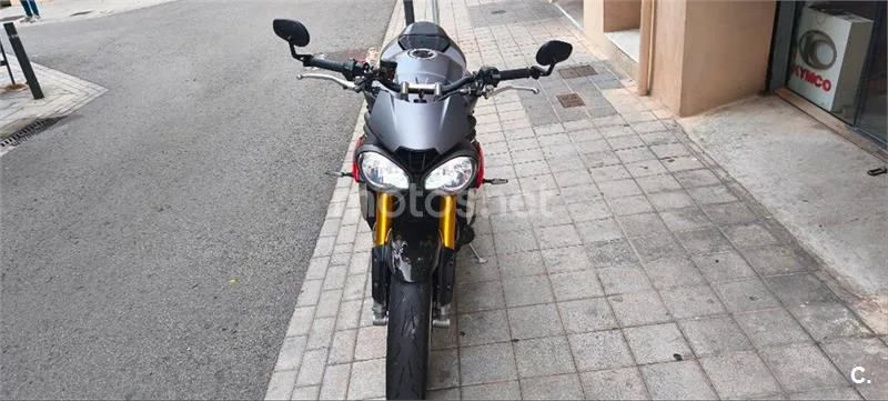 Triumph Speed Triple – Vista 30