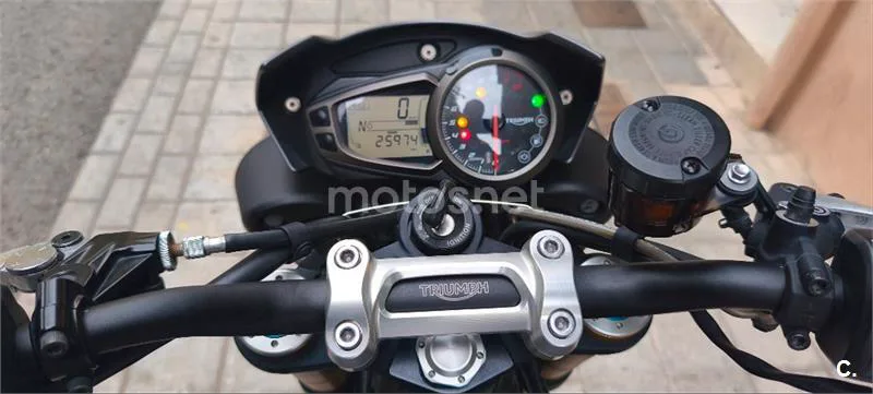 Triumph Speed Triple – Vista 43