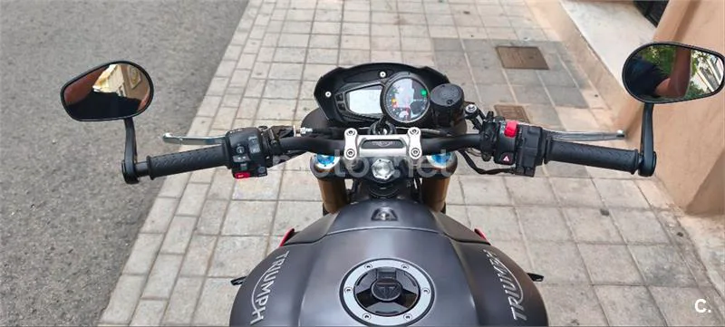 Triumph Speed Triple – Vista 45