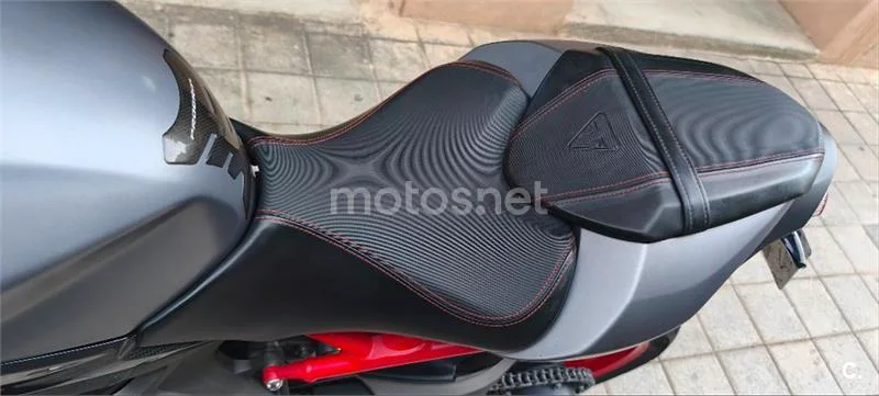 Triumph Speed Triple – Vista 50