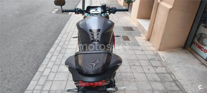 Triumph Speed Triple – Vista 54
