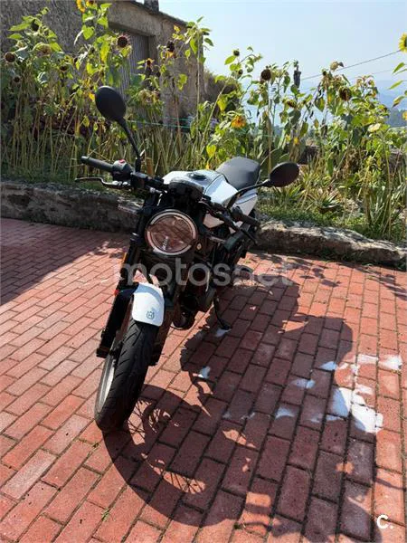 Husqvarna Vitpilen 401 – Vista 3