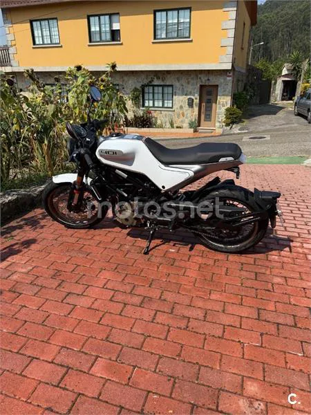 Husqvarna Vitpilen 401 – Vista 4