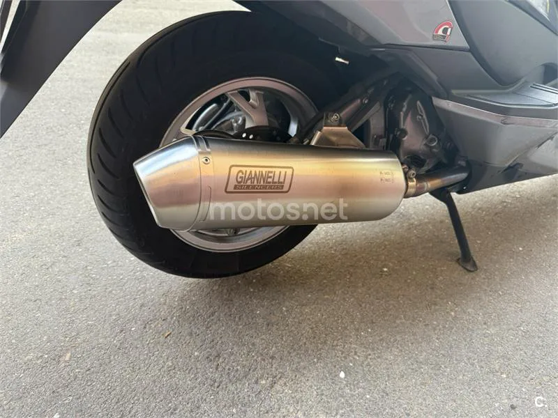 Suzuki Burgman 400 – Vista 9