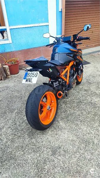 KTM 1290 Super Duke R – Vista 2