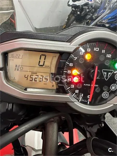 Triumph Tiger 800 – Vista 7