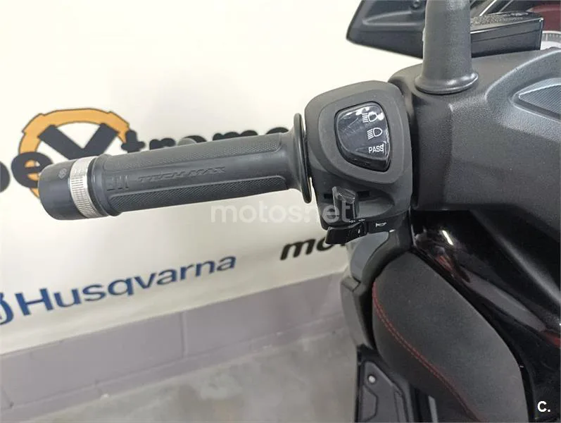 Yamaha XMAX 300 – Vista 8