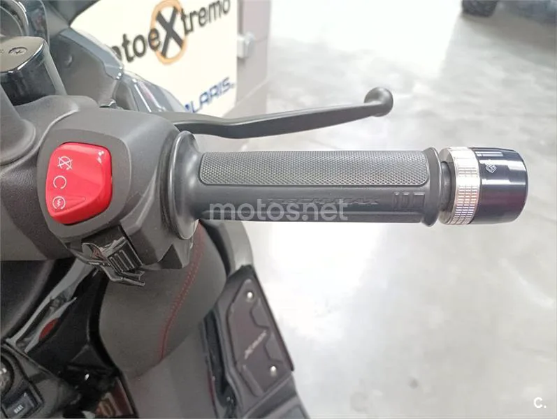 Yamaha XMAX 300 – Vista 10