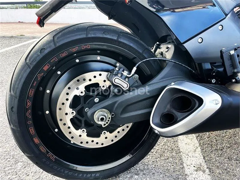 Harley-Davidson FXDR 114 – Vista 10