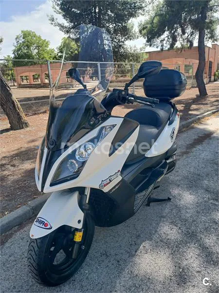 Kymco Super Dink 300i – Vista 2