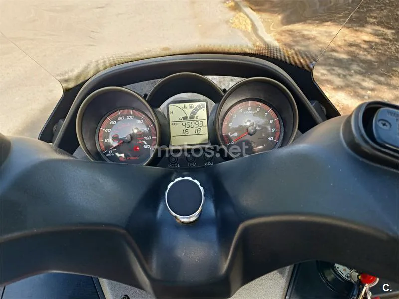 Kymco Super Dink 300i – Vista 4