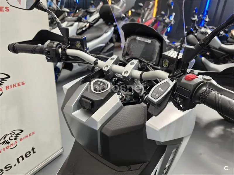 SYM ADXTG 400 – Vista 7