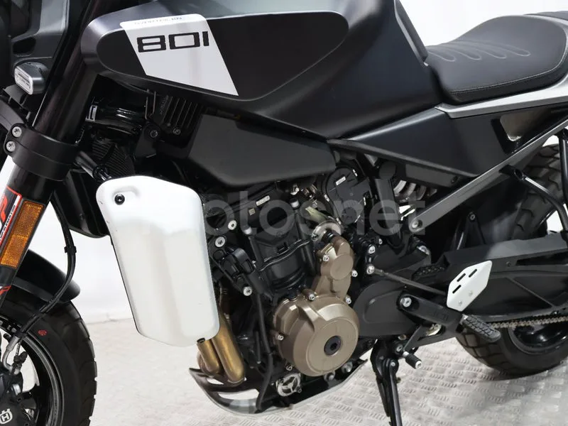 Husqvarna Svartpilen 801 - Vista 13