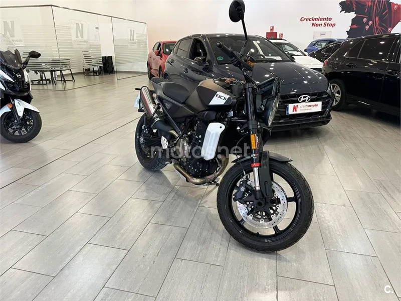 Husqvarna Svartpilen 801 – Vista 4