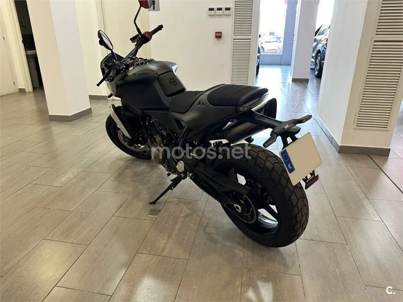 Husqvarna Svartpilen 801 – Vista 7